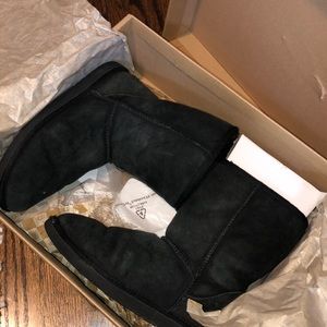 Worn Black Classic Short Uggs